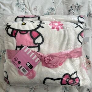 Sanrio Hello Kitty Super Soft Flower Daisy Plush Throw Blanket